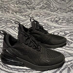 Nike Women's Air Max 270 Shoes. Size 8.5